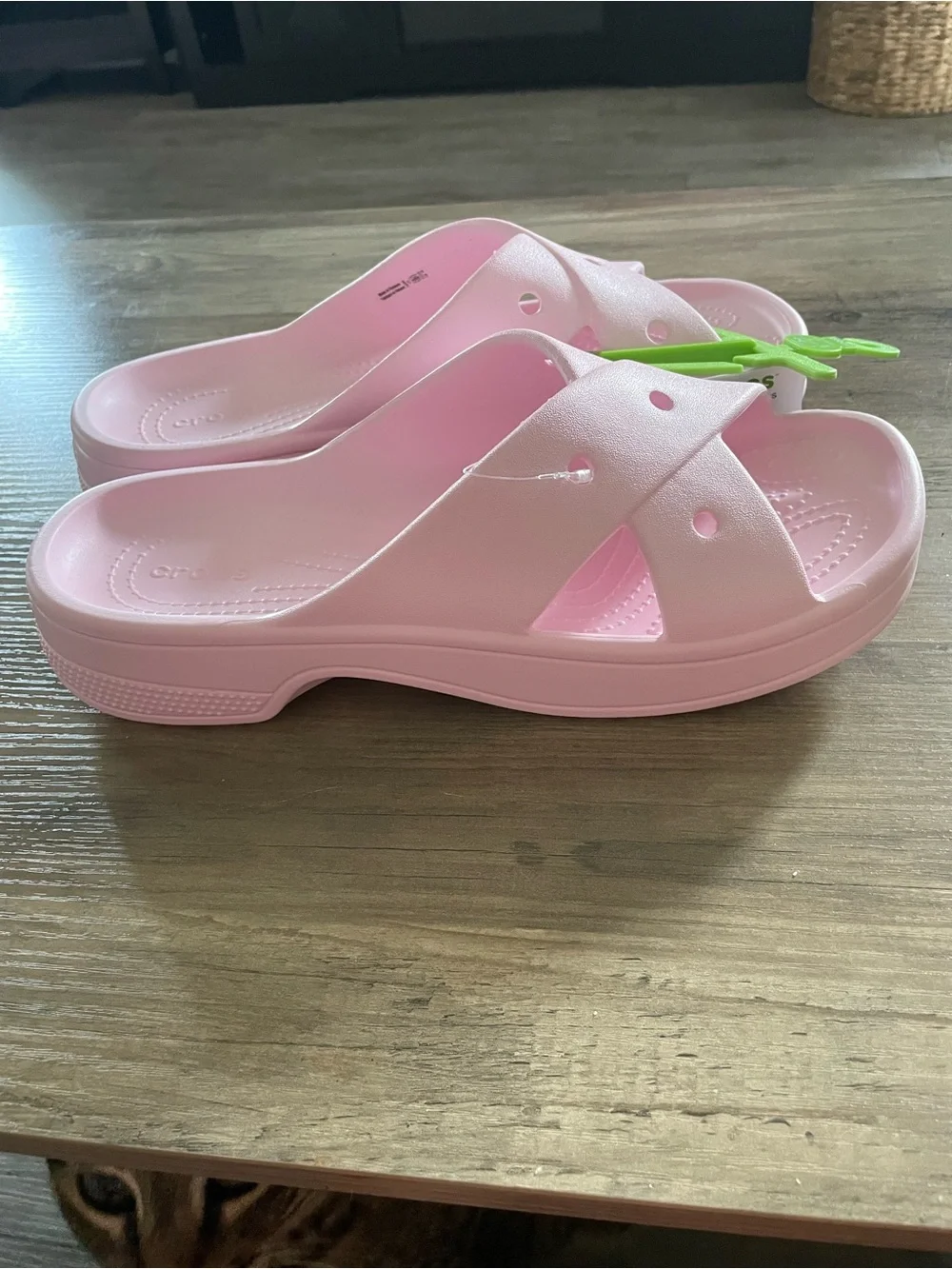 Crocs light pink Crisscross Strap slip on Platform Slides. Women’s 10 NEW